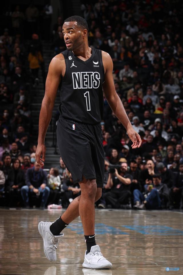 他曾尝试更 他曾尝试更