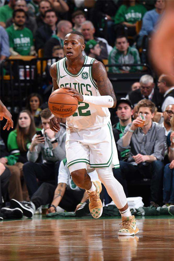 疆内线防守 疆内线防守